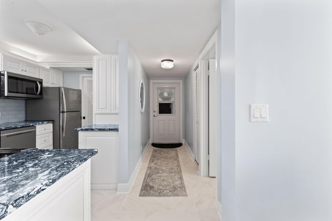APT-104 - 3472 Ne Causeway Blvd, Condo with 2 bedrooms, 2 bathrooms and null parking in Jensen Beach FL | Image 4