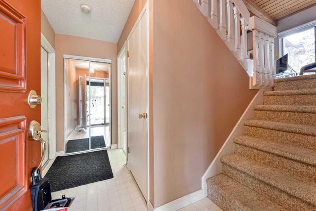 33 - 10030 Oakmoor Way Sw, Home with 3 bedrooms, 1 bathrooms and 2 parking in Calgary AB | Image 3