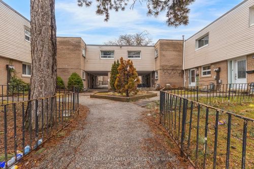 19-435 Silverstone Dr, Etobicoke, ON, M9V3K7 | Card Image