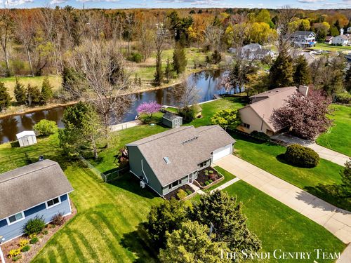 17083 Spahr Rd, Spring Lake, MI, 49456-1265 | Card Image