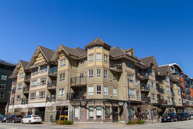 305 - 38003 Second Avenue, Condo with 2 bedrooms, 2 bathrooms and 1 parking in Squamish BC | Image 1