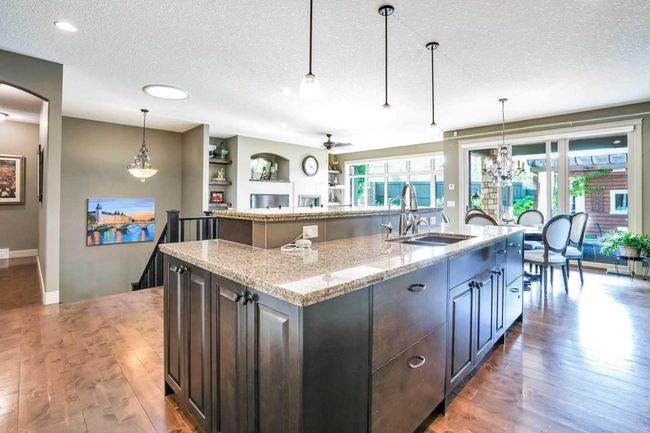 511 Evergreen Circle Sw, House other with 3 bedrooms, 3 bathrooms and 4 parking in Calgary AB | Image 9