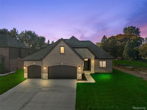 8267 Sandi Ln, Bruce Twp, MI, 48065-3161 | Card Image