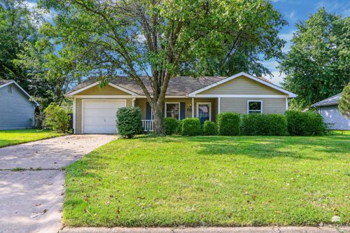 2316 Spain Dr, Manhattan, KS, 66502-7606 | Card Image
