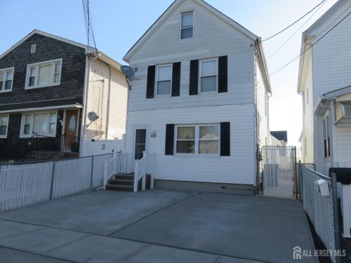 652 Cornell St, Perth Amboy, NJ, 08861-2510 | Card Image
