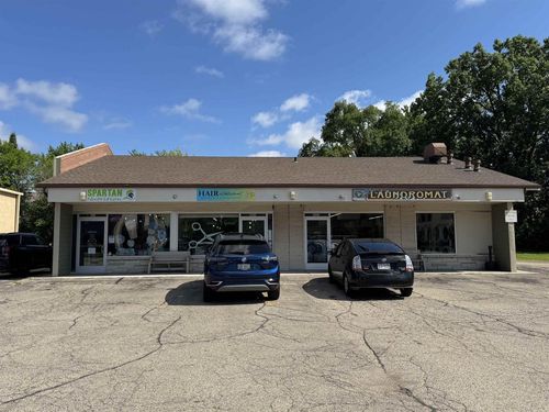 4802 Farwell St, McFarland, WI, 53558-8951 | Card Image