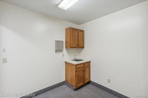 1425 S Graham Rd, Flint, MI, 48532-3559 | Card Image