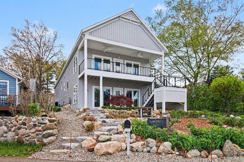 6747 Kitson Dr Ne, Rockford, MI, 49341-9423 | Card Image