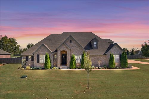 813 Lancelot Dr, Springdale, AR, 72762-9040 | Card Image