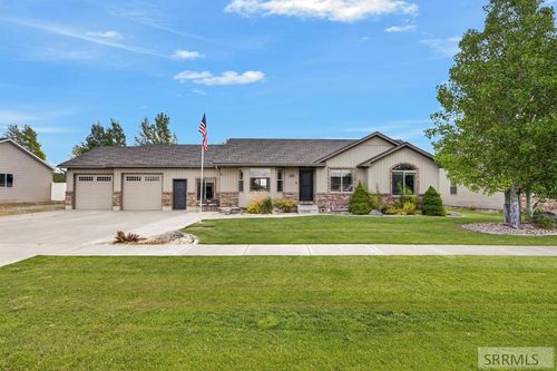 2890 Sunlight Dr, Idaho Falls, ID, 83401-4807 | Card Image