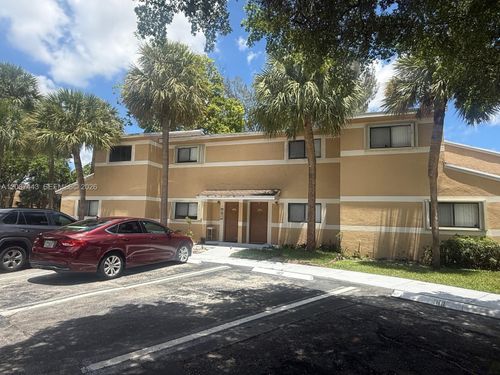 203 Palm Cir E, Pembroke Pines, FL, 33025-1182 | Card Image