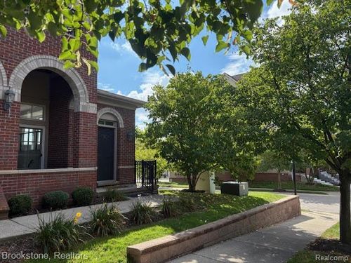 3976 Forester Blvd, Auburn Hills, MI, 48326-3053 | Card Image