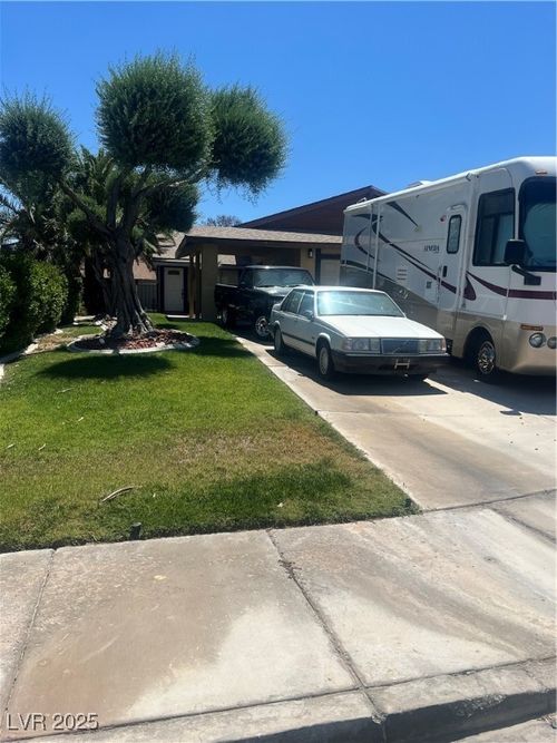7247 Manatee Ct, Las Vegas, NV, 89147-4640 | Card Image