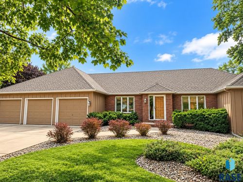 2 S Elkjer Cir Circle, Sioux Falls, SD, 57103 | Card Image