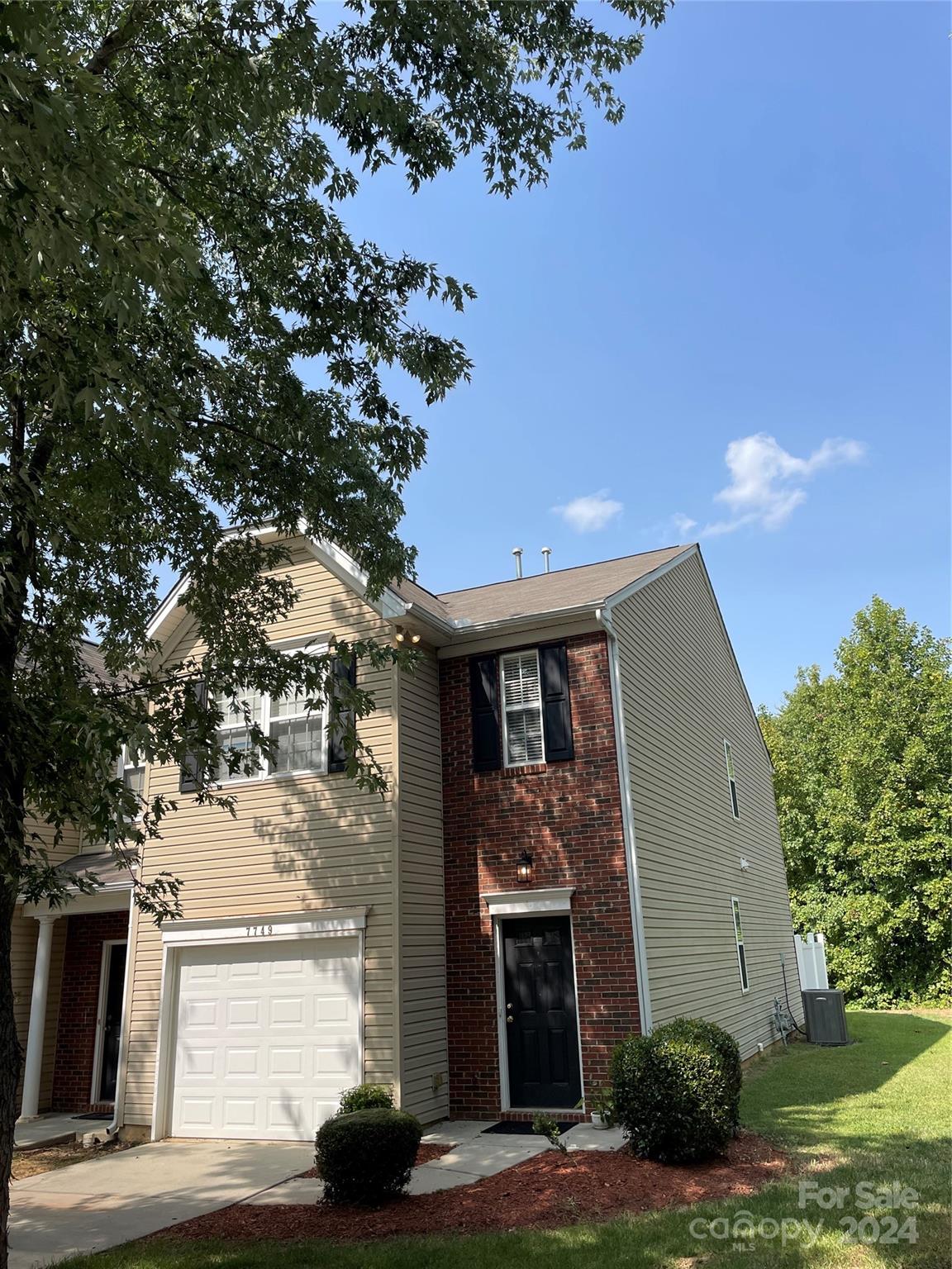 Abigail Glen Dr, Charlotte, NC 28212