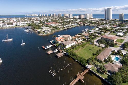 2715 Lake Dr, Riviera Beach, FL, 33404-3843 | Card Image