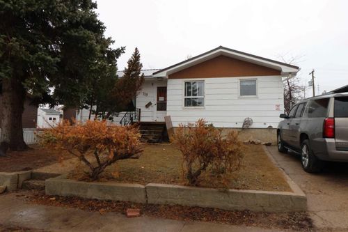 119 8 Avenue W, Home with 3 bedrooms, 2 bathrooms and 3 parking in Bow Island AB | Card Image