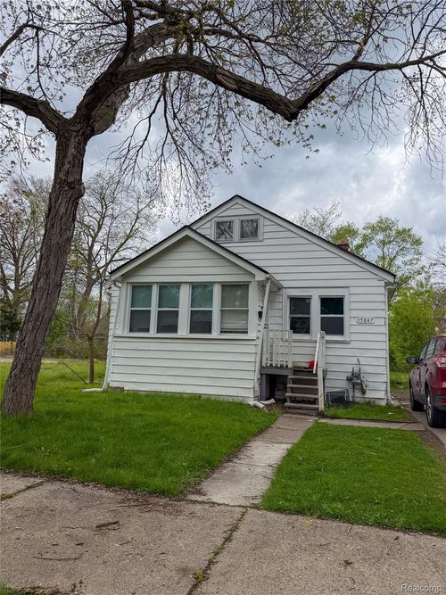 15847 Blackstone St, Detroit, MI, 48223-1122 | Card Image