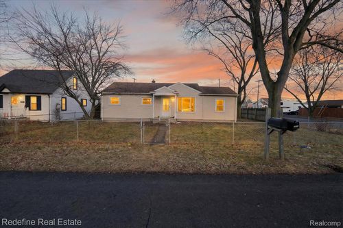 1517 Lillian St, Westland, MI, 48186-4973 | Card Image