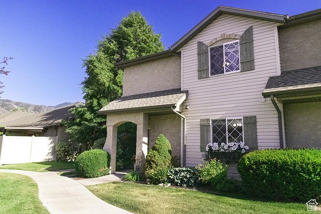 View of front of home with stucco siding and a shingled roof | Image 29