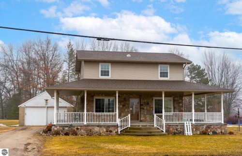 632 E Michigan St, Farwell, MI, 48622-8801 | Card Image
