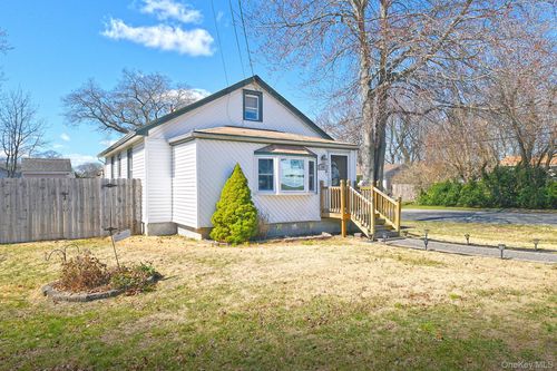 50 S Evergreen Dr, Selden, NY, 11784-3030 | Card Image