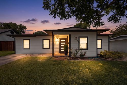 813 Travis St, Garland, TX, 75040-4947 | Card Image