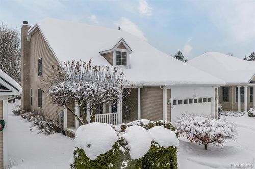 3709 Crestwood Dr, Auburn Hills, MI, 48326-4306 | Card Image