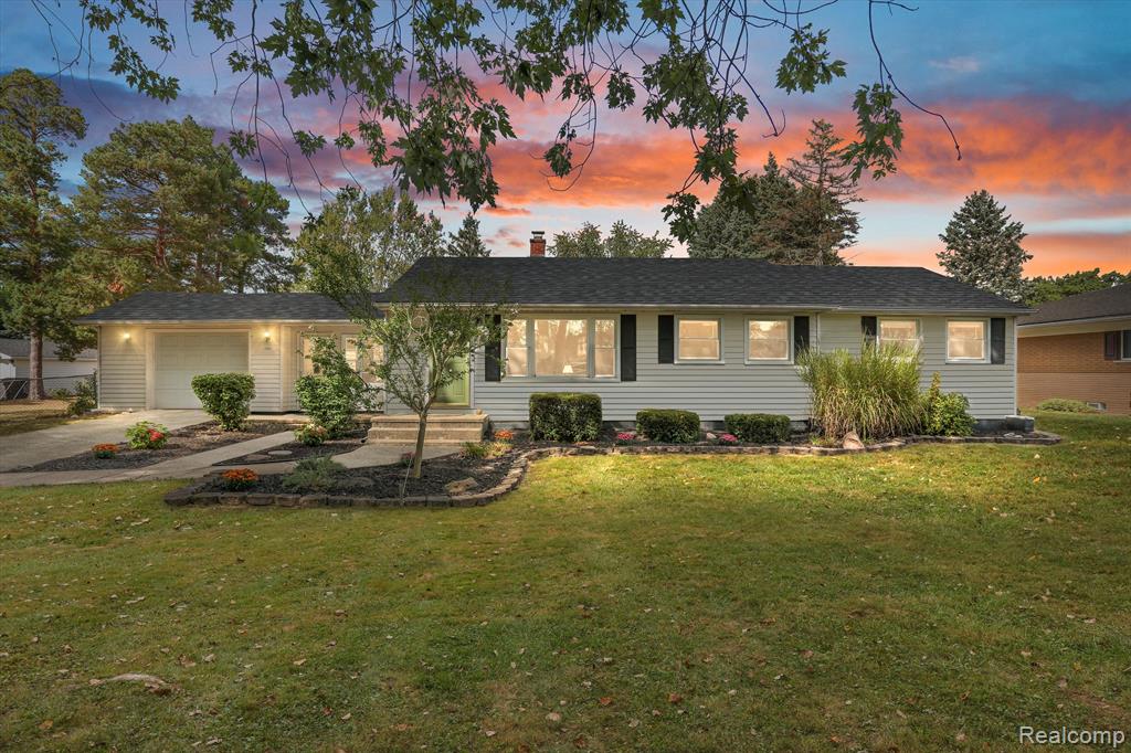 Reber Dr, Shelby Township, MI 48317