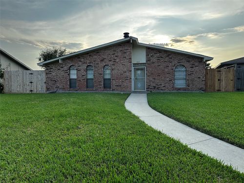5915 Trailview Dr, Houston, TX, 77049-4427 | Card Image