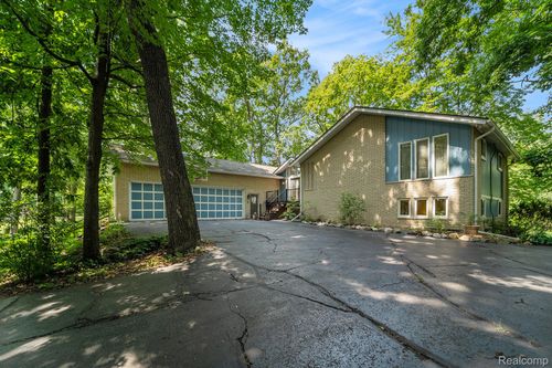 4729 Curtis Ln, Clarkston, MI, 48346-2725 | Card Image