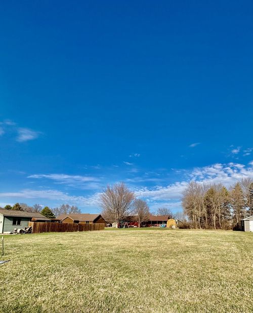 913 9th Ave Sw, Pipestone, MN, 56164-1075 | Card Image