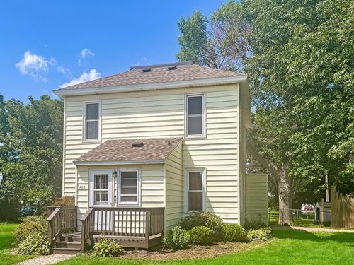 300 Ellington St, West Concord, MN, 55985-2031 | Card Image