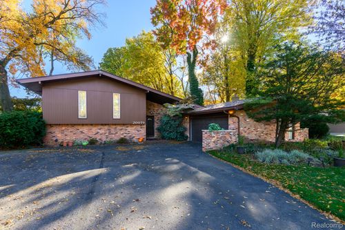 20079 Forestwood St, Southfield, MI, 48076-1740 | Card Image