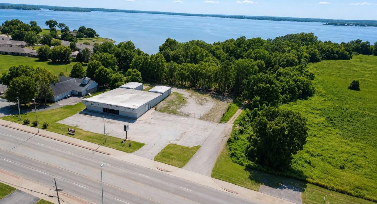 Commercial Sale in Grove 2
