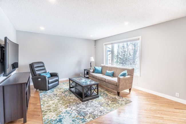 59 Schooner Close Nw, Home with 4 bedrooms, 3 bathrooms and 4 parking in Calgary AB | Image 5