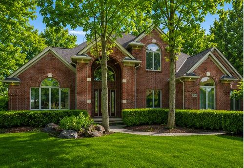 52018 Loon Ct, Shelby Twp, MI, 48315-6946 | Card Image