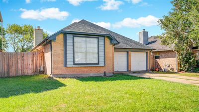 201 Almond Drive, House other with 3 bedrooms, 2 bathrooms and null parking in Lake Jackson TX | Image 3