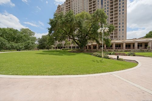 1004-1 Towers Park Ln, San Antonio, TX, 78209-6435 | Card Image