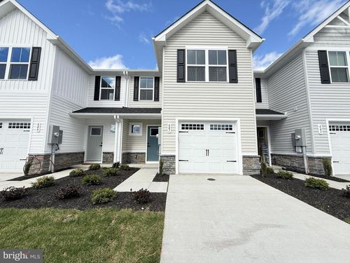 647 Laurelwood Cir, WINCHESTER, VA, 22601-5758 | Card Image
