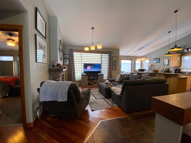 #68 Ironstone Drive, Townhouse with 4 bedrooms, 3 bathrooms and 4 parking in Coleman AB | Image 5