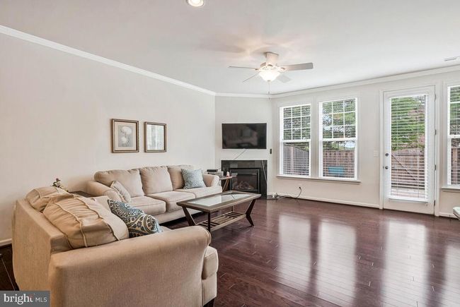 42523 Benfold Sq, Townhouse with 3 bedrooms, 3 bathrooms and null parking in BRAMBLETON VA | Image 25