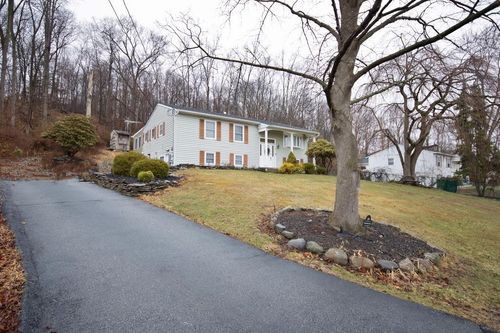 29 Mountainview Dr, Highland Mills, NY, 10930-2643 | Card Image