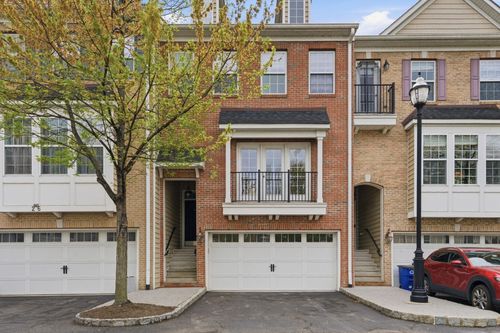 27 Creekside Ct, Secaucus, NJ, 07094 | Card Image