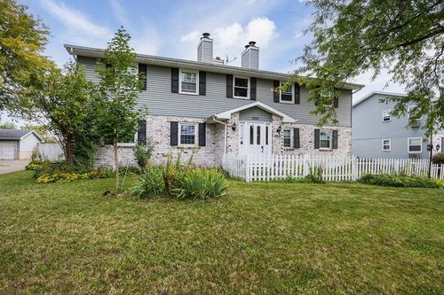 3-2621 Smithfield Dr, Fitchburg, WI, 53719-1681 | Card Image