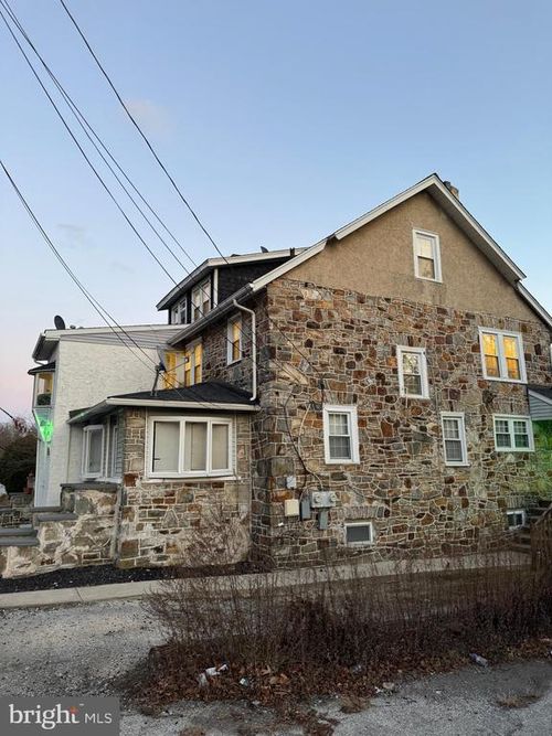 b-904 W Lincoln Hwy, COATESVILLE, PA, 19320-1833 | Card Image