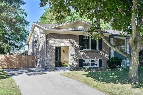 158 Wendover Dr, Hamilton, ON, L9C5X5 | Card Image