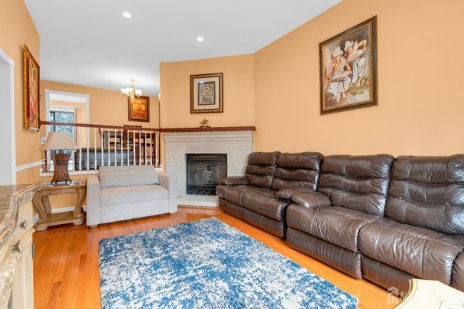 90 Pheasant Run, Townhouse with 2 bedrooms, 2 bathrooms and null parking in Edison NJ | Image 6