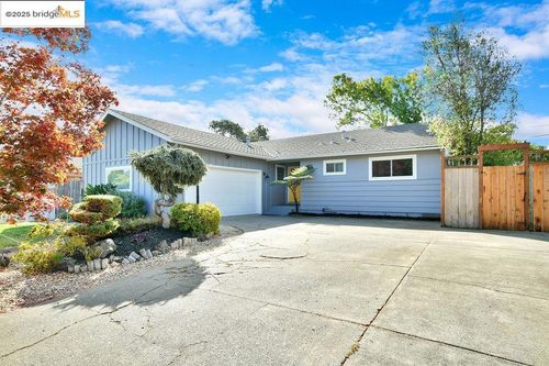 2449 Center Rd, Novato, CA, 94947-1938 | Card Image