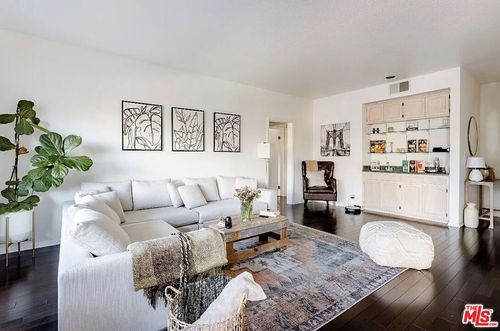 1-14245 Dickens St, Sherman Oaks, CA, 91423-4113 | Card Image